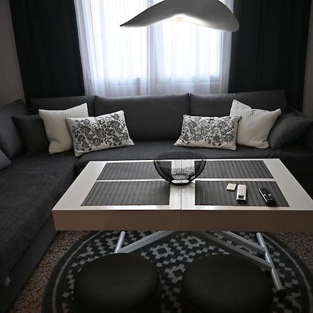 Haris 303 Apartment By Vpn Accomodation Atenas Exterior foto