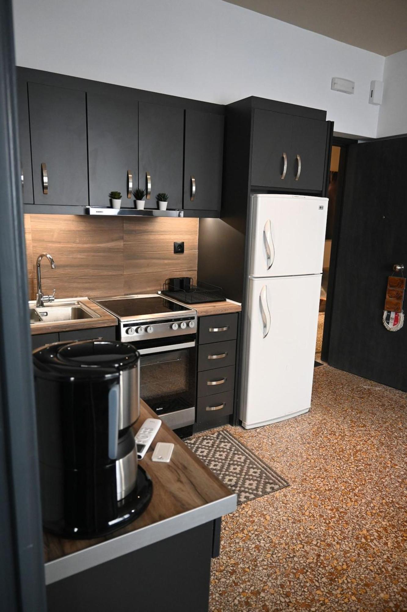 Haris 303 Apartment By Vpn Accomodation Atenas Exterior foto